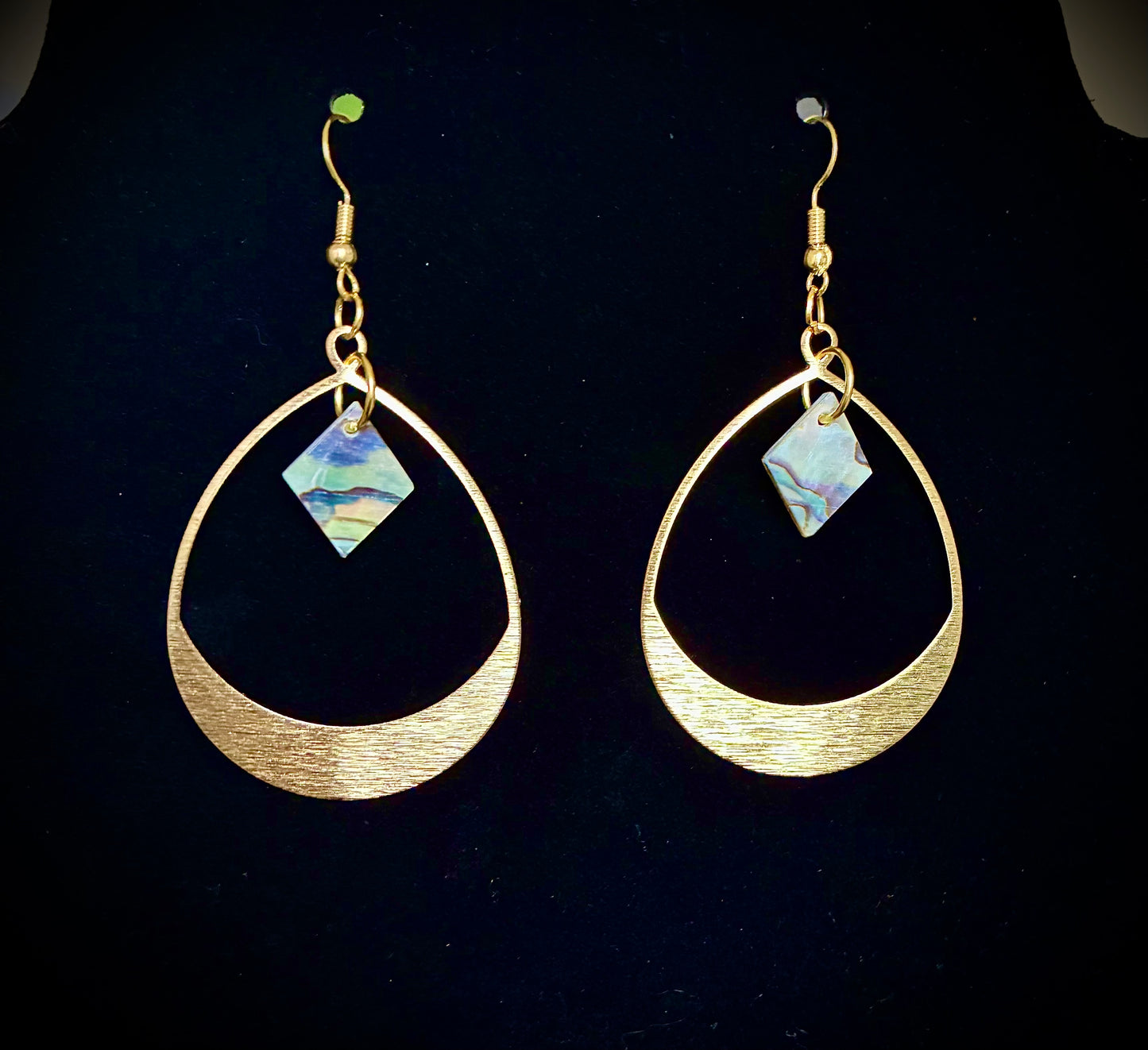 Moon Pearl Oval Hoops